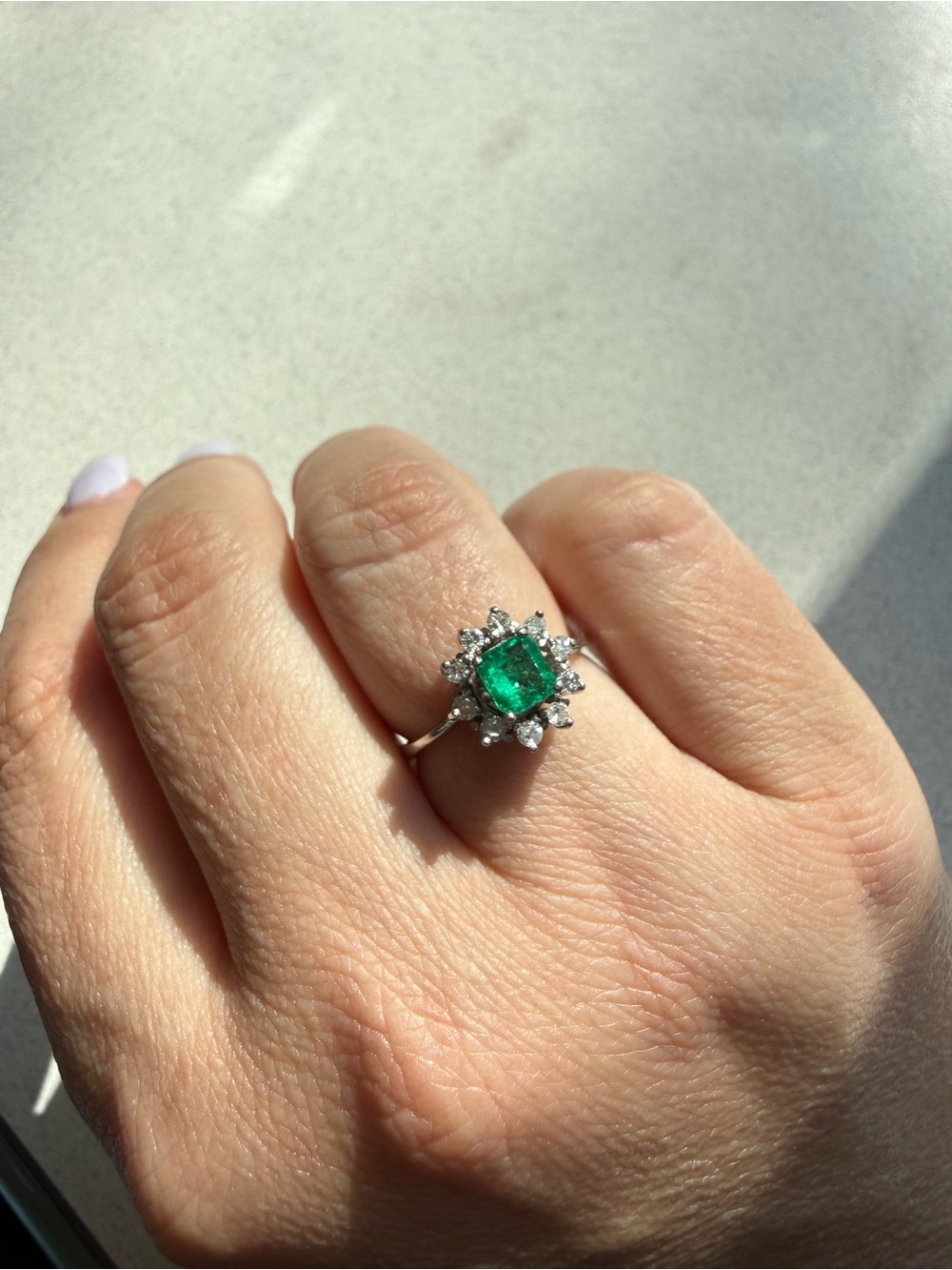 Natural Emerald and Diamond 18k White Gold Ring - size 7 - Picture 6 of 11